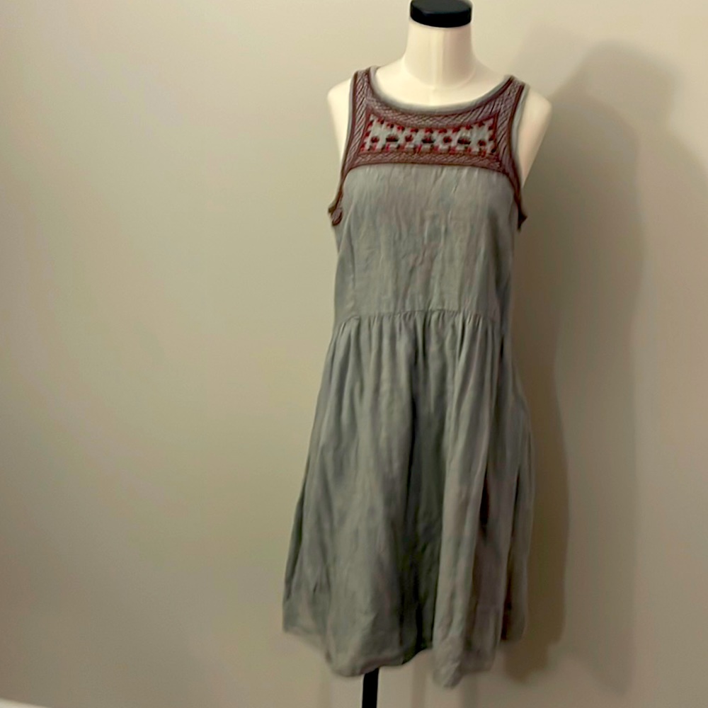 Adorable sleeveless dress